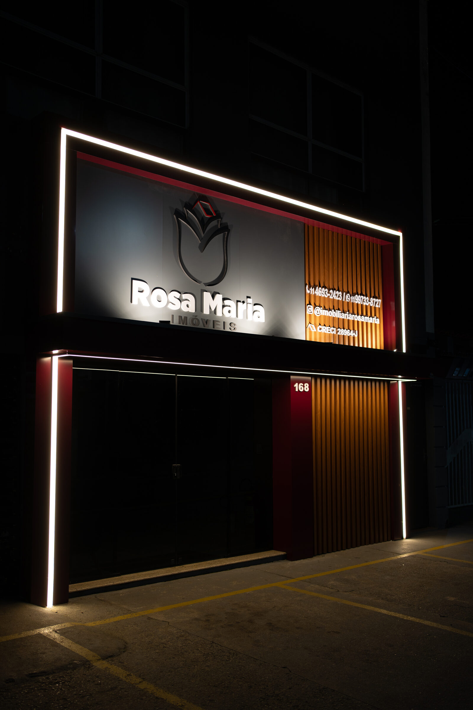 Fachada da Rosa Maria Imóveis no Centro de Guararema