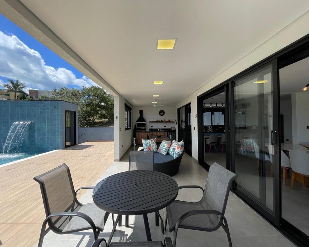 Casa de alto padrão em condomínio (23)