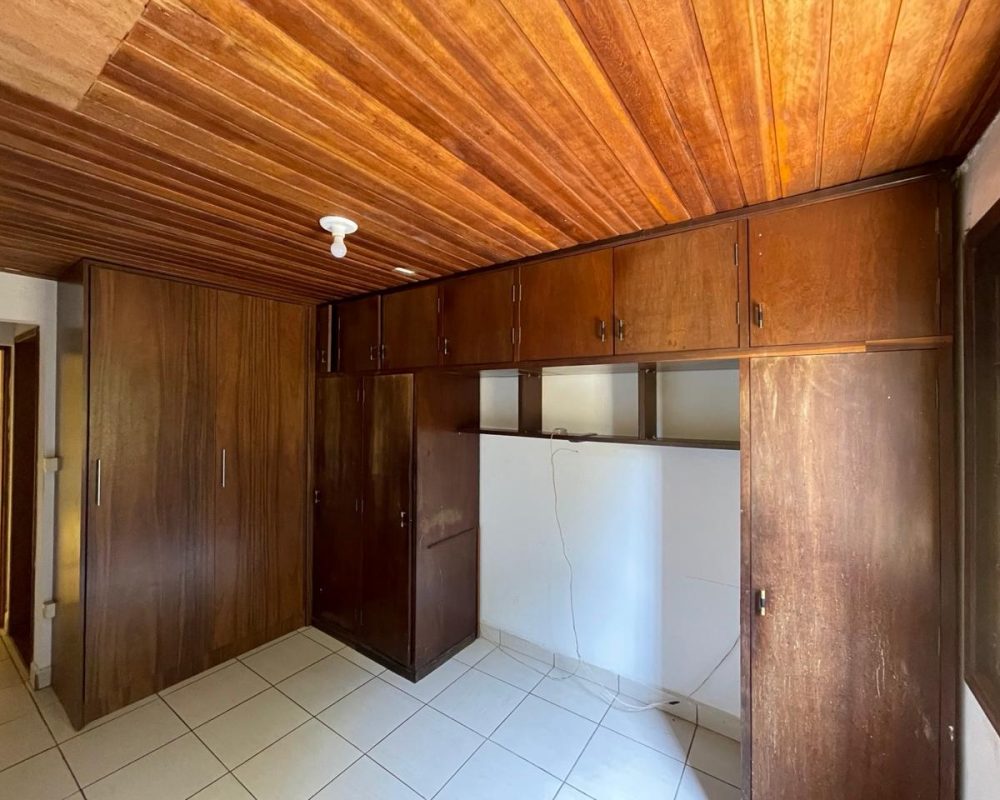 Casa no centro de Guararema (2)