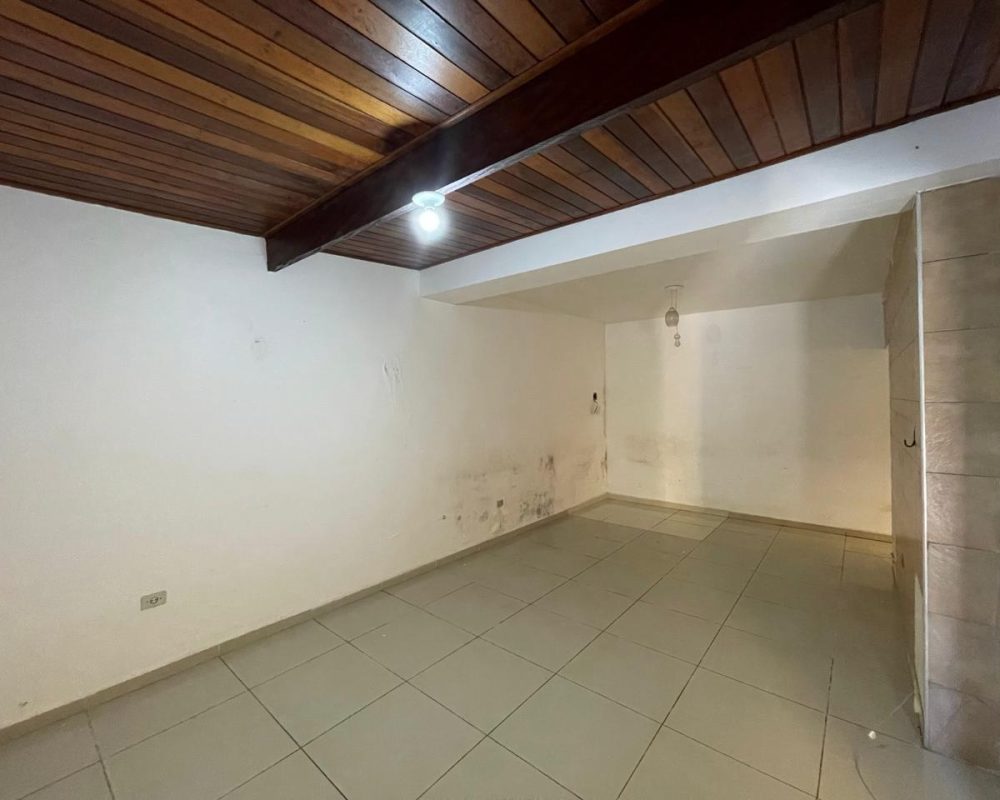 Casa no centro de Guararema (5)