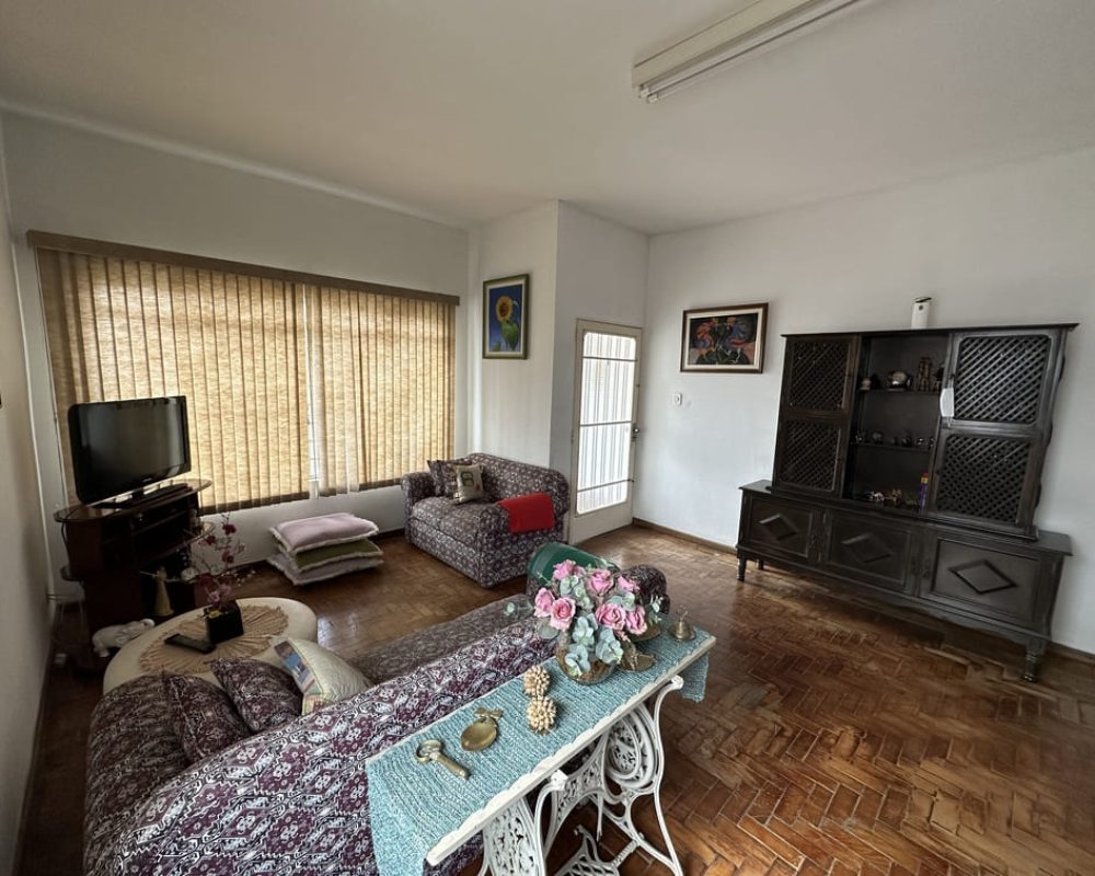 Casa_no_centro_de_Guararema_11M20230523_170646842_iOS