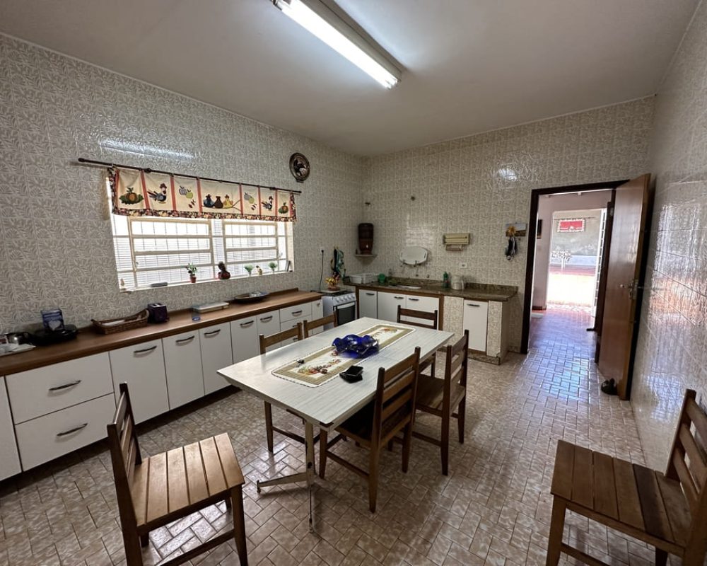 Casa_no_centro_de_Guararema_11M20230523_170823035_iOS