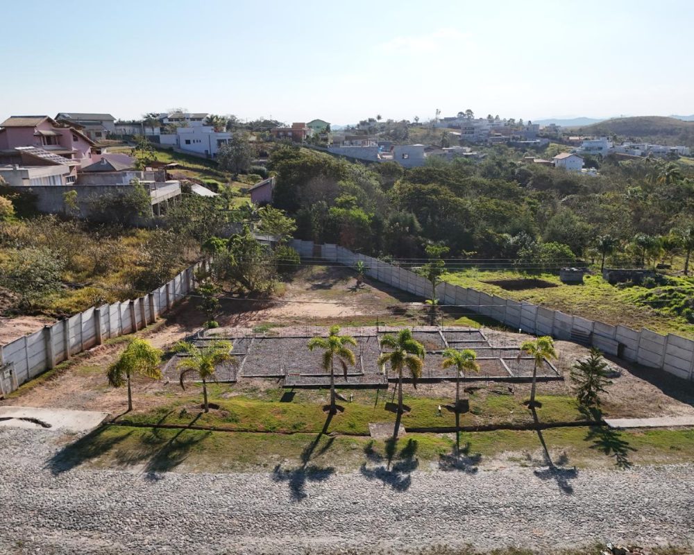 Terreno Condomínio Lago Dourado (1)
