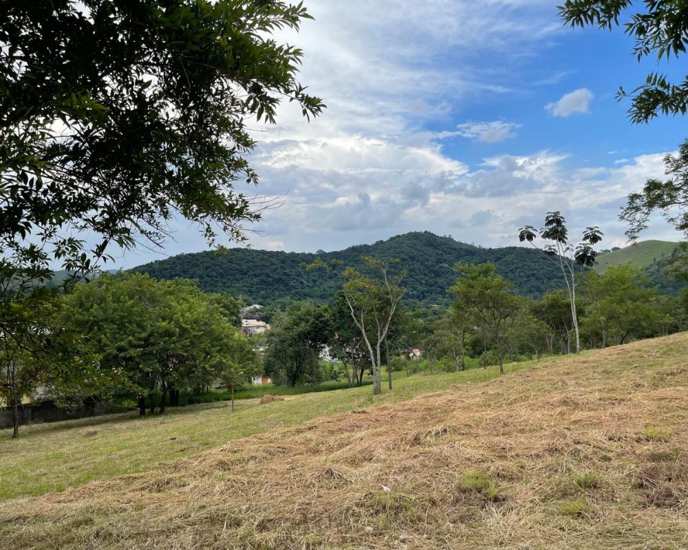 terrenos no centro de guararema (1)