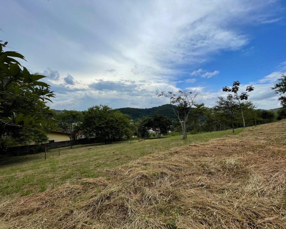 terrenos no centro de guararema (3)