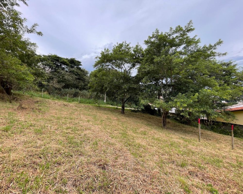 terrenos no centro de guararema (8)